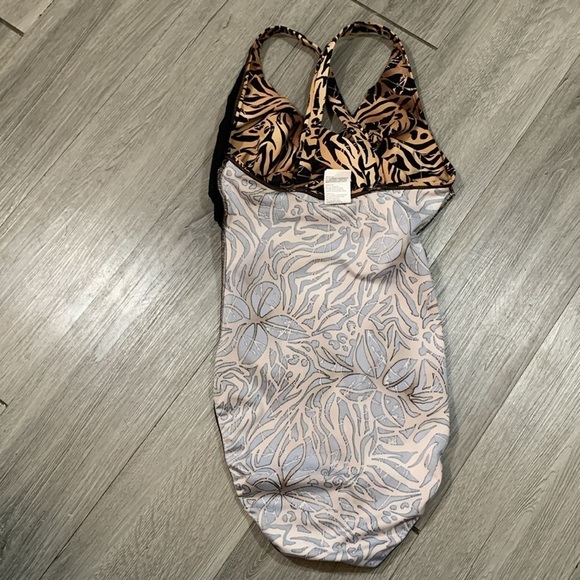 Speedo Tiger Print One-Piece Swimsuit size 6 - Picture 9 of 11